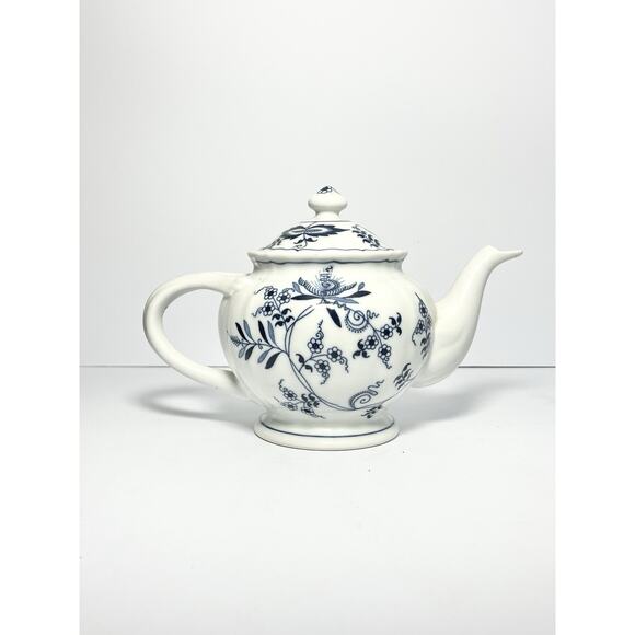 Blue Danube “Blue Onion” Porcelain Teapot & Lid 6” 28oz - Picture 2 of 6